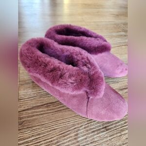 Size 5 - NEW OVERLAND 100% Sheepskin Sophia Soft-Sole Slippers